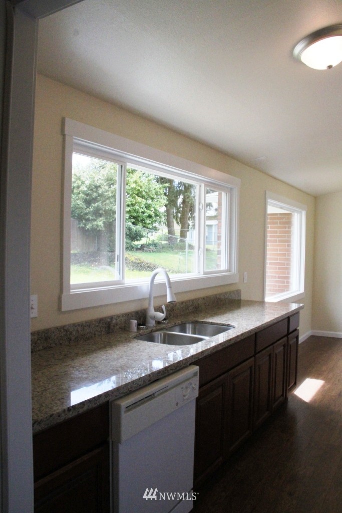 7812 Leschi Road Southwest Tacoma, WA 98498 - Photo 10 of 20 Gallery Image 10