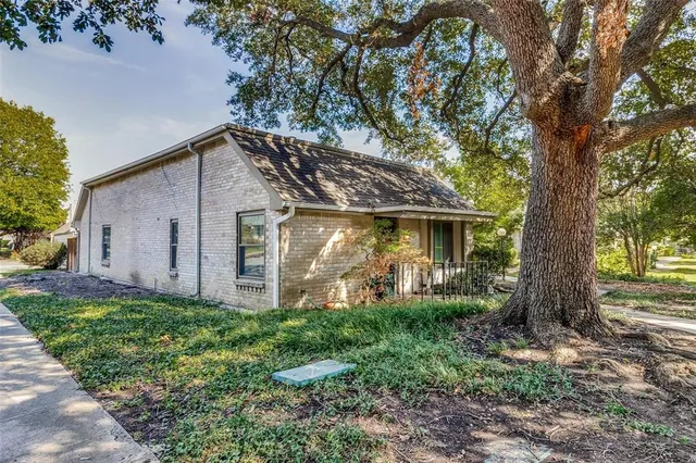 $2,150 | 13853 Leinsper Green Drive, Dallas, TX 75240