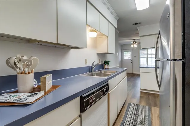 $2,150 | 13853 Leinsper Green Drive, Dallas, TX 75240