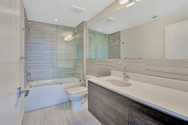 $5,400 | 301 Altara Avenue, Unit 819, Coral Gables, FL 33146