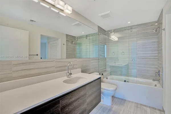 $5,400 | 301 Altara Avenue, Unit 819, Coral Gables, FL 33146