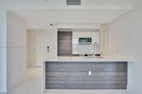 $5,400 | 301 Altara Avenue, Unit 819, Coral Gables, FL 33146