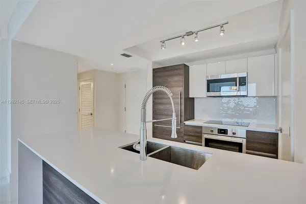 $5,400 | 301 Altara Avenue, Unit 819, Coral Gables, FL 33146