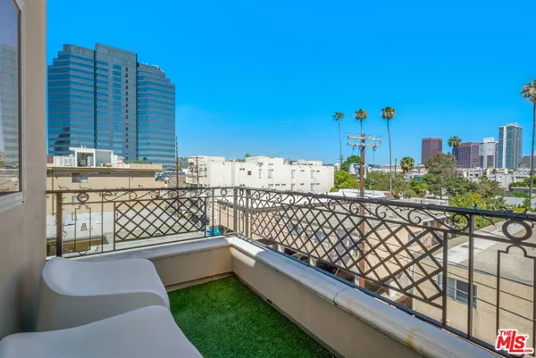 $1,199,000 | 1316 Amherst Avenue, Unit 402, Los Angeles, CA 90025