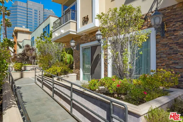 $1,199,000 | 1316 Amherst Avenue, Unit 402, Los Angeles, CA 90025