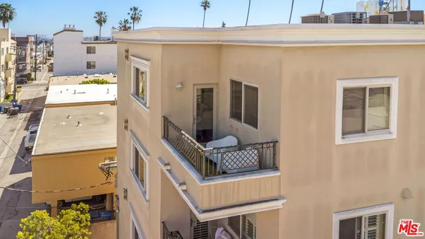 $1,199,000 | 1316 Amherst Avenue, Unit 402, Los Angeles, CA 90025