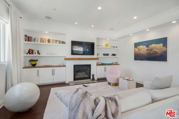 $1,199,000 | 1316 Amherst Avenue, Unit 402, Los Angeles, CA 90025