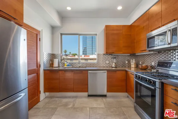 $1,199,000 | 1316 Amherst Avenue, Unit 402, Los Angeles, CA 90025