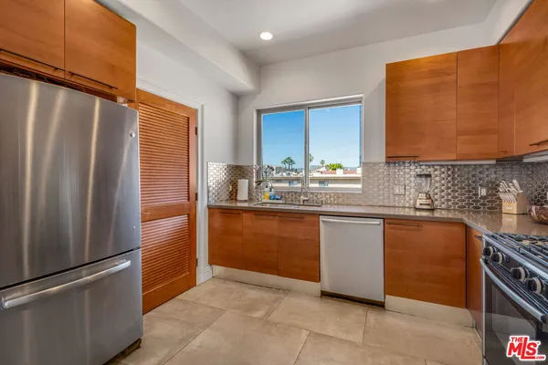$1,199,000 | 1316 Amherst Avenue, Unit 402, Los Angeles, CA 90025