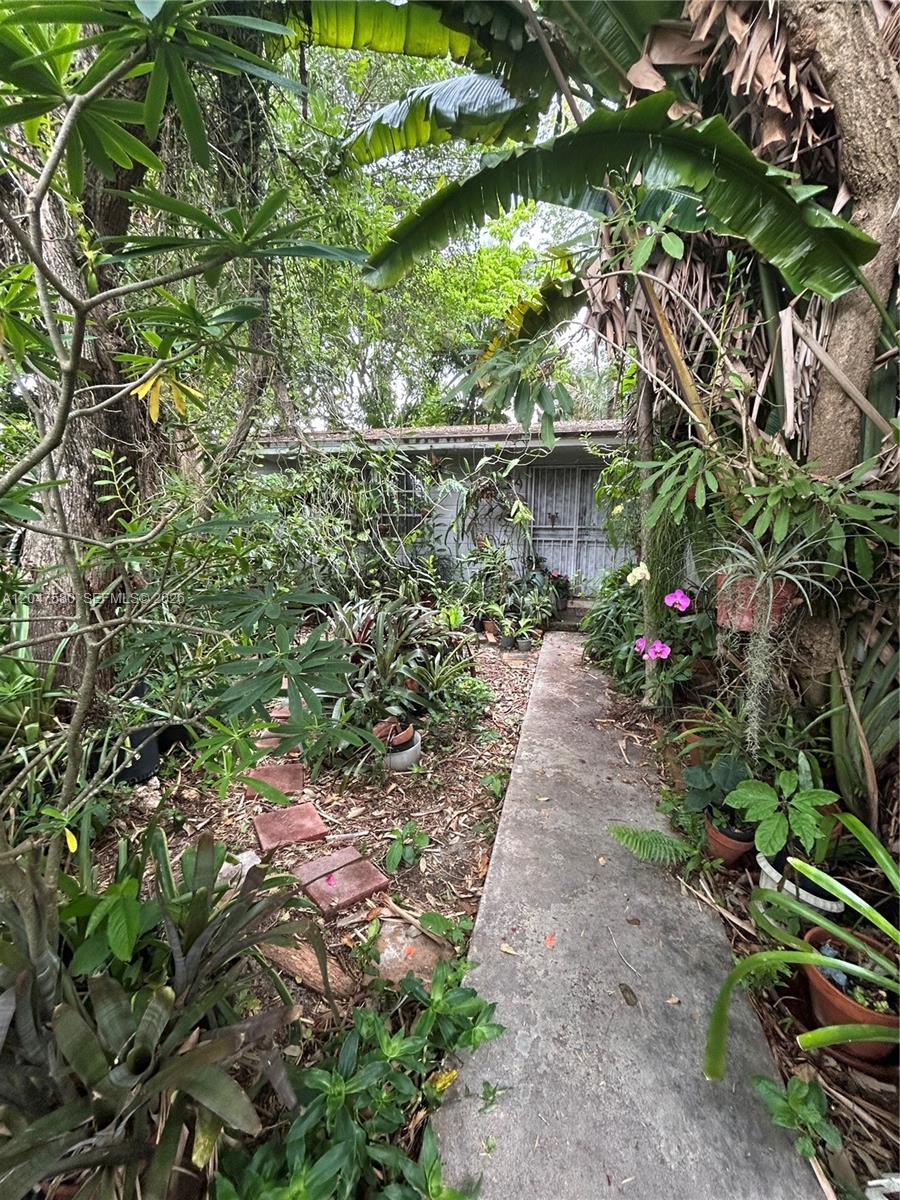 8285 Southwest 47th Street Miami, FL 33155 - Photo 5 of 18