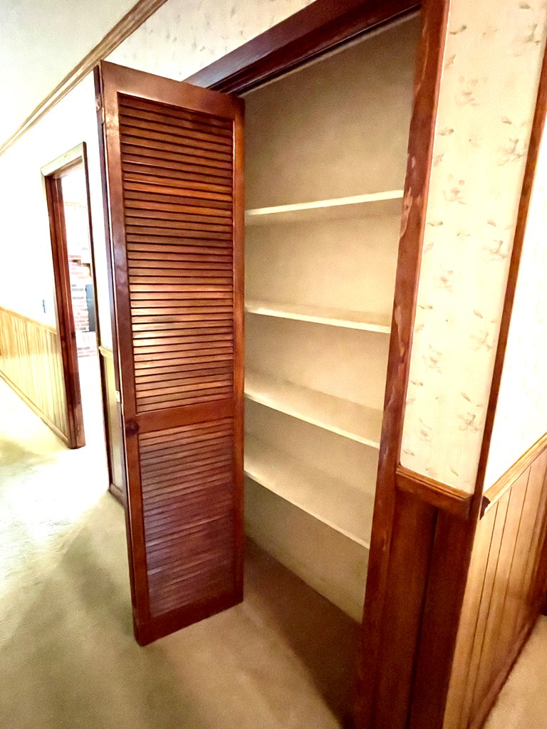 243 Blackman Road Dothan, AL 36301 - Photo 14 of 43 Linen closet