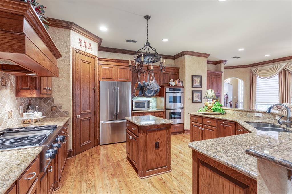 3401 Francesca Court Rowlett, TX 75088 - Photo 10 of 13 a kitchen with stainless steel appliances granite countertop a sink stove and refrigerator