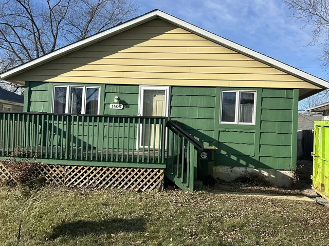 a view of a small backyard