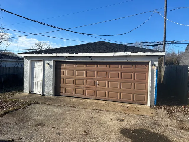 a view of a garage