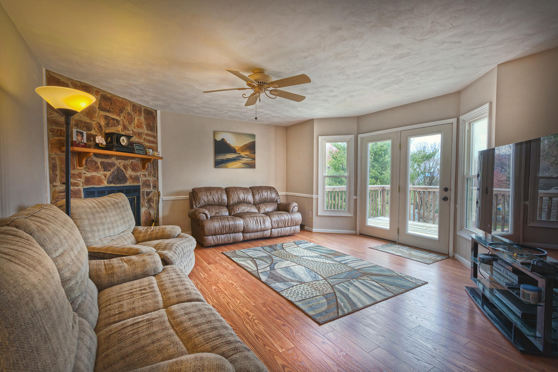 401 Stayman Road Roanoke, VA 24019 - Photo 4 of 31 Great natural light