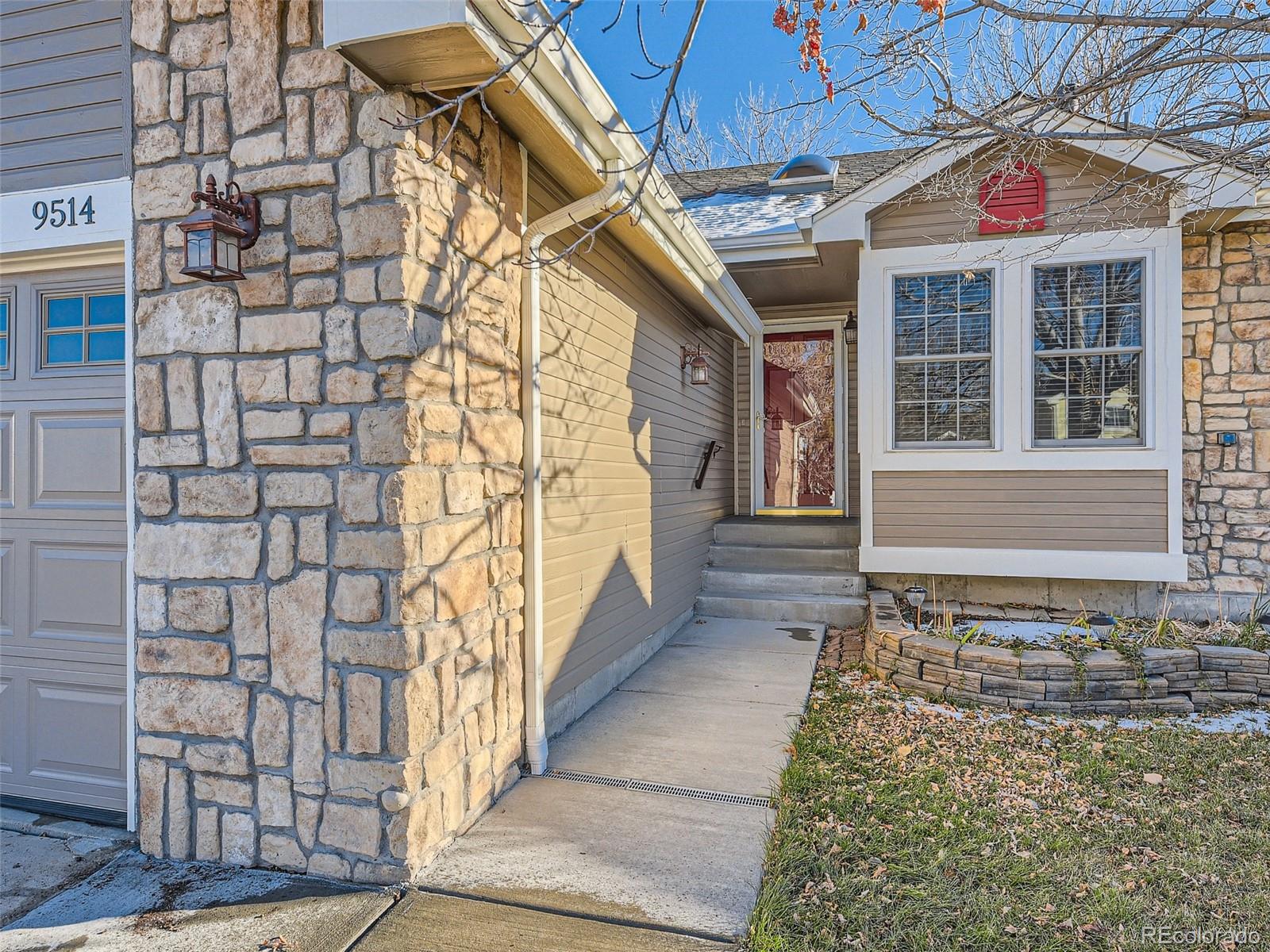 9514 Devonshire Place Highlands Ranch, CO 80126 - Photo 3 of 26 Gallery Image 3