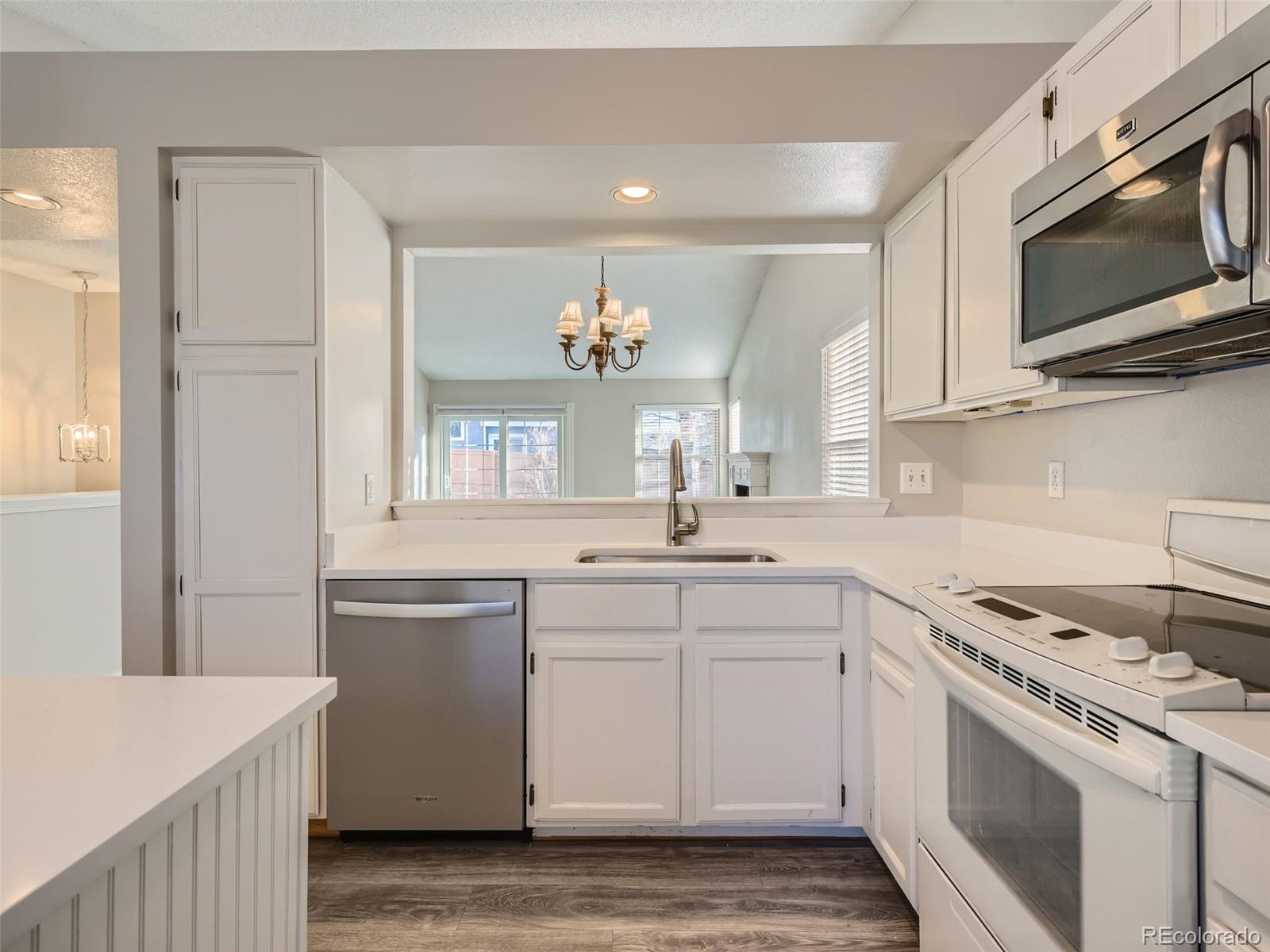 9514 Devonshire Place Highlands Ranch, CO 80126 - Photo 8 of 26 Gallery Image 8