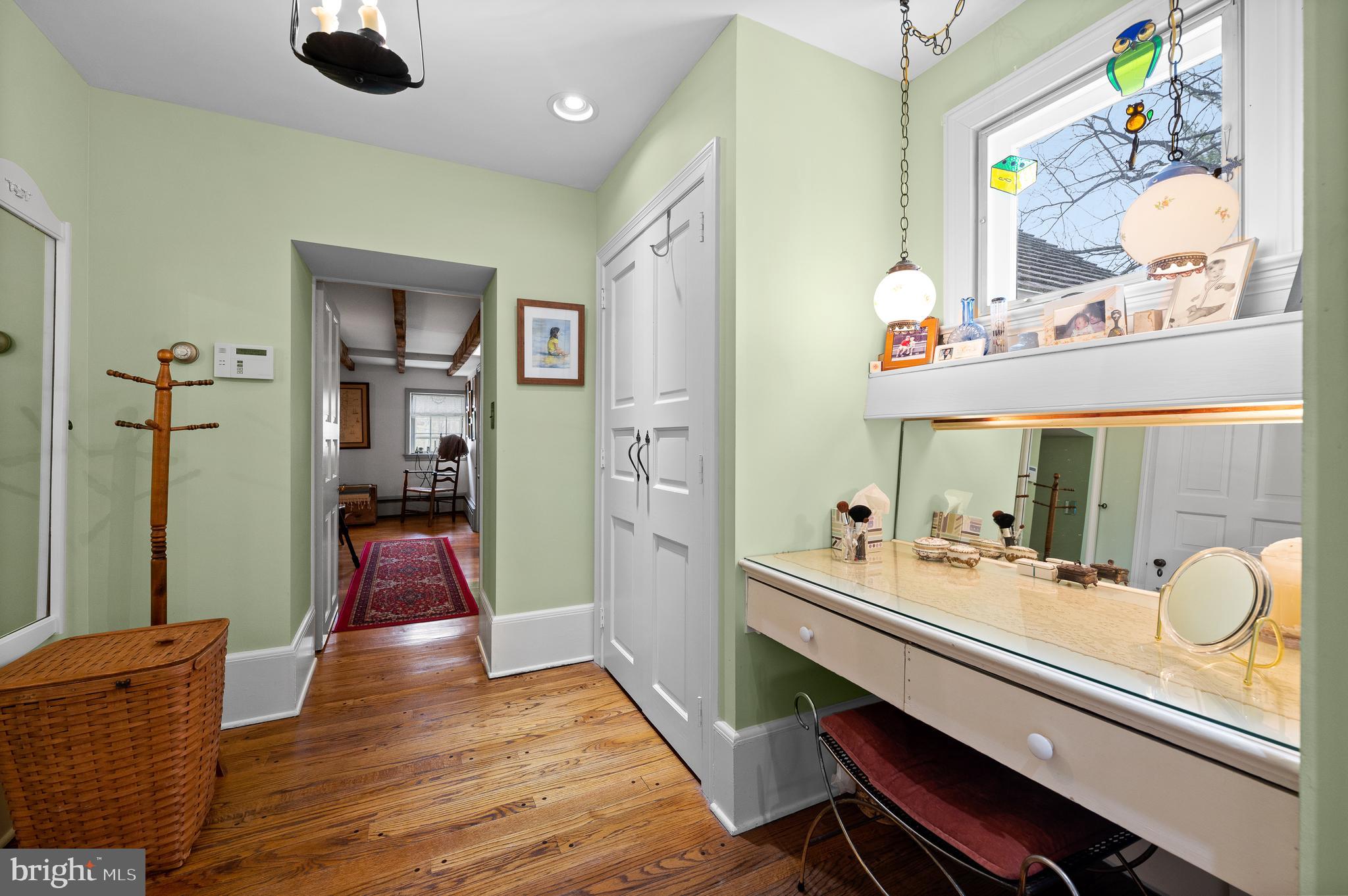 561 Upper Pike Creek Road Newark, DE 19711 - Photo 25 of 36 Dressing Area towards hallway