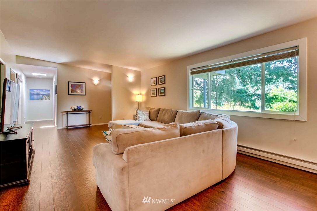 16806 Southeast 136th Street Renton, WA 98059 - Photo 4 of 25 Gallery Image 4