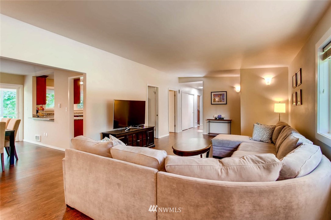 16806 Southeast 136th Street Renton, WA 98059 - Photo 5 of 25 Gallery Image 5