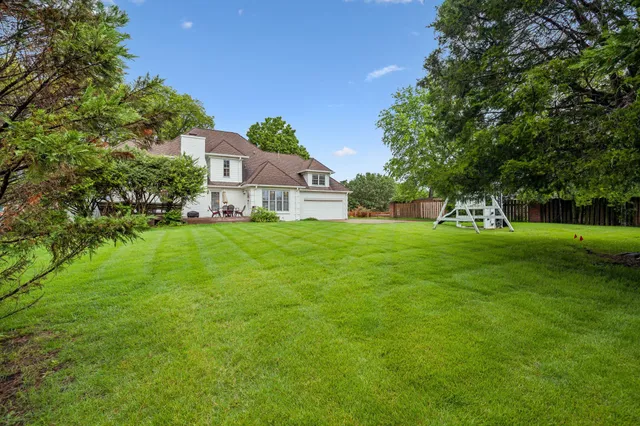 a view of a house with a backyard