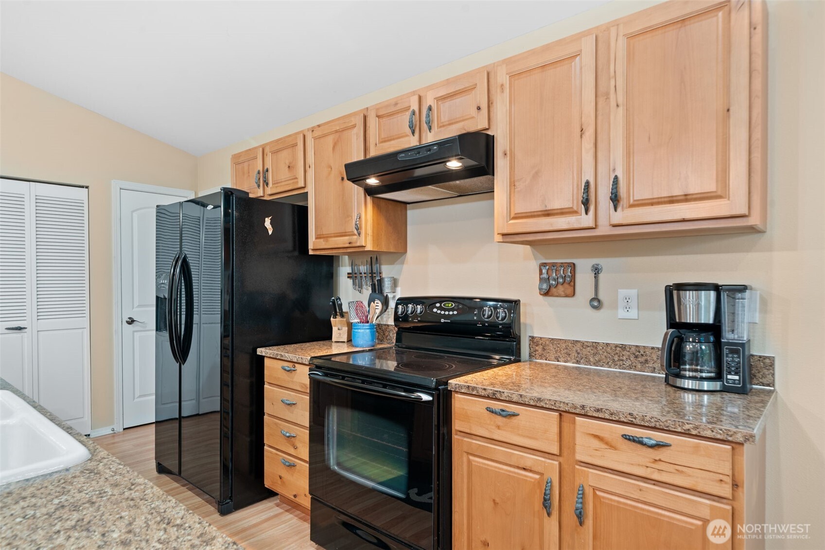 664 East Portage Road Shelton, WA 98584 - Photo 13 of 40 a kitchen with granite countertop a stove and a refrigerator