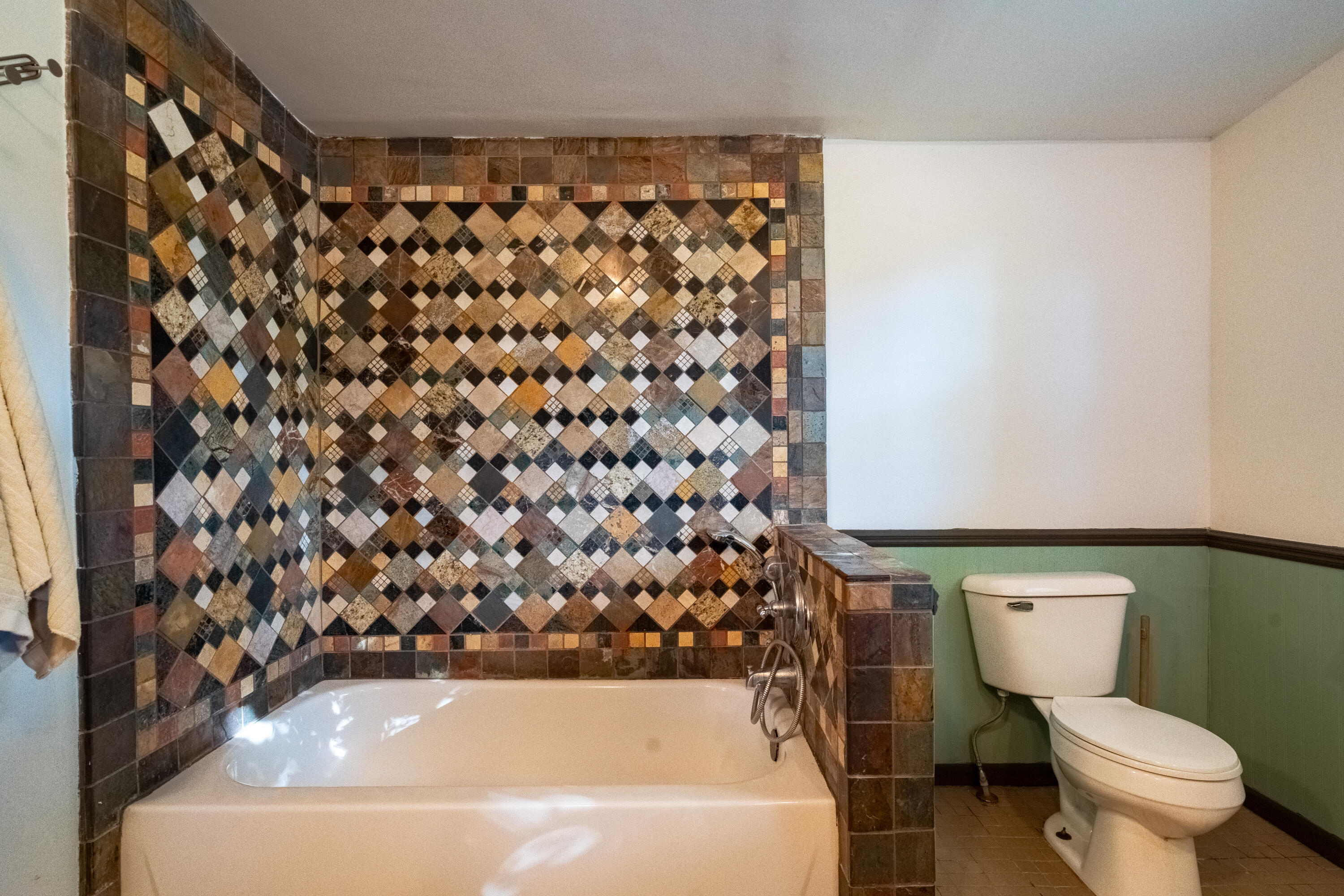 4413 Merita Terrace Central Point, OR 97502 - Photo 17 of 28 bath 70