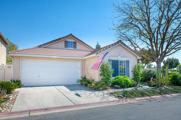 $395,000 | 7502 North Trellis Circle, Fresno, CA 93720
