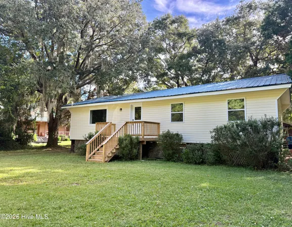 $329,900 | 440 Village Drive, Beaufort, NC 28516