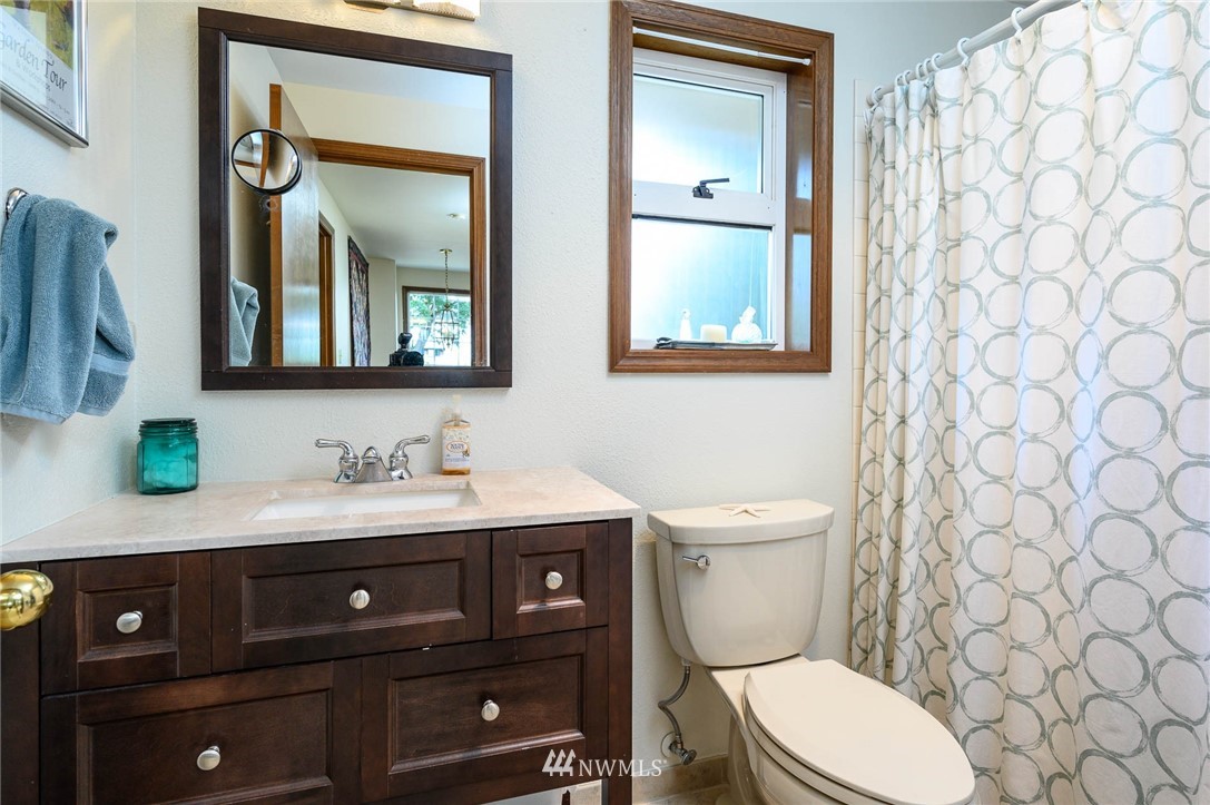 7329 Southwest Maury Park Road Vashon, WA 98070 - Photo 11 of 23 Gallery Image 11