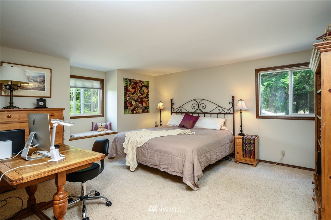 7329 Southwest Maury Park Road Vashon, WA 98070 - Photo 12 of 23 Gallery Image 12