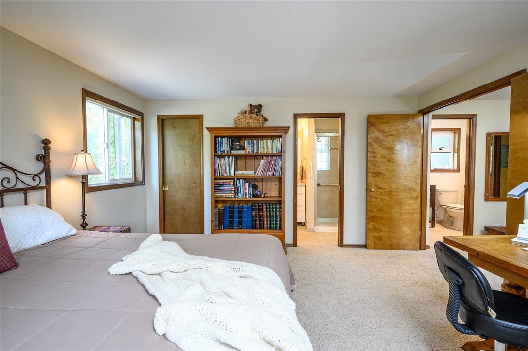 7329 Southwest Maury Park Road Vashon, WA 98070 - Photo 13 of 23 Gallery Image 13