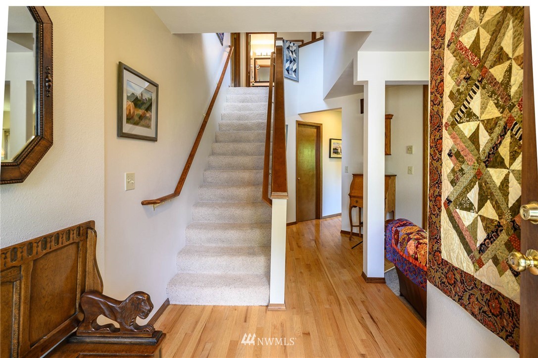 7329 Southwest Maury Park Road Vashon, WA 98070 - Photo 4 of 23 Gallery Image 4