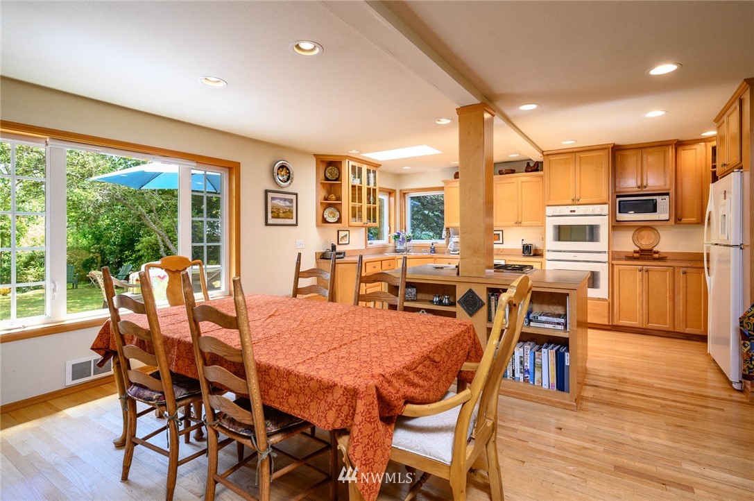 7329 Southwest Maury Park Road Vashon, WA 98070 - Photo 7 of 23 Gallery Image 7
