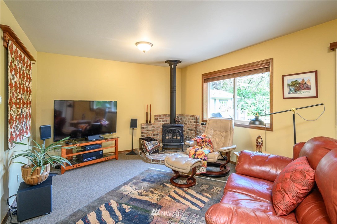 7329 Southwest Maury Park Road Vashon, WA 98070 - Photo 9 of 23 Gallery Image 9
