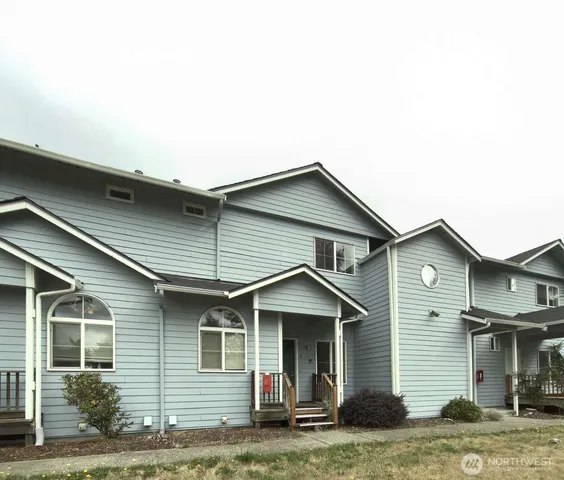 $1,890 | 6317 Barstow Lane Southeast, Unit 8, Lacey, WA 98513