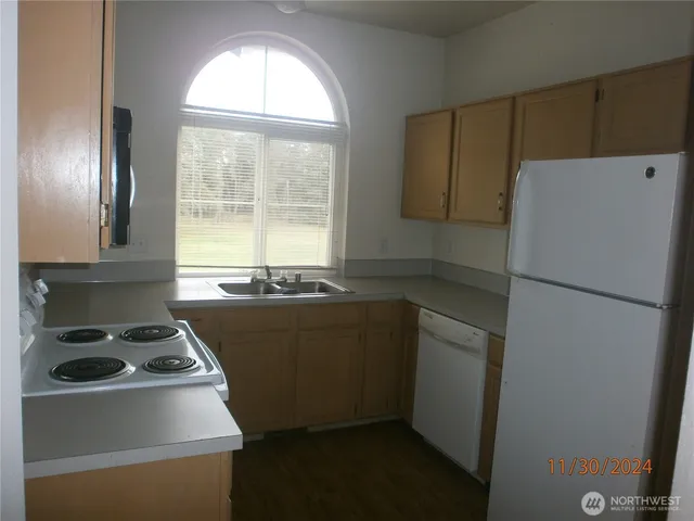 $1,890 | 6317 Barstow Lane Southeast, Unit 8, Lacey, WA 98513