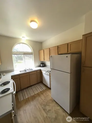 $1,890 | 6317 Barstow Lane Southeast, Unit 8, Lacey, WA 98513