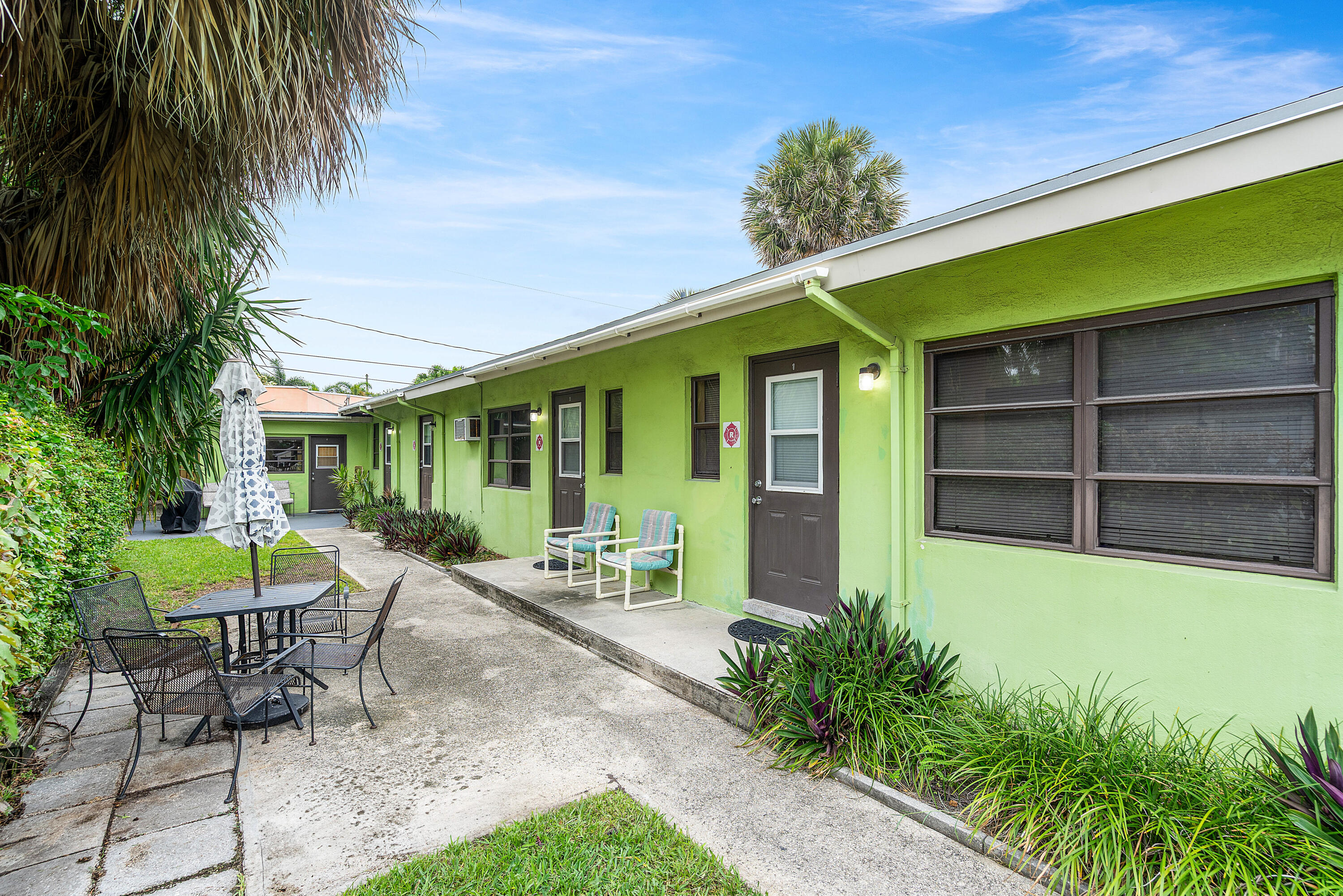 3308 Southeast 3rd Street Pompano Beach, FL 33062 - Photo 5 of 24 004-3308Southeast3rdStreet-PompanoBeach-
