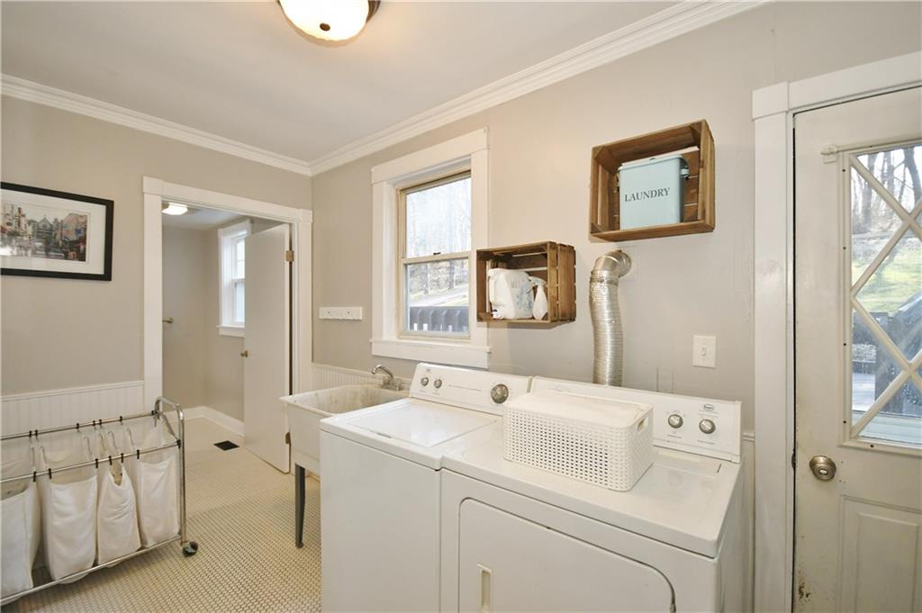 74 George Street Valencia, PA 16059 - Photo 22 of 25 Main floor laundry room