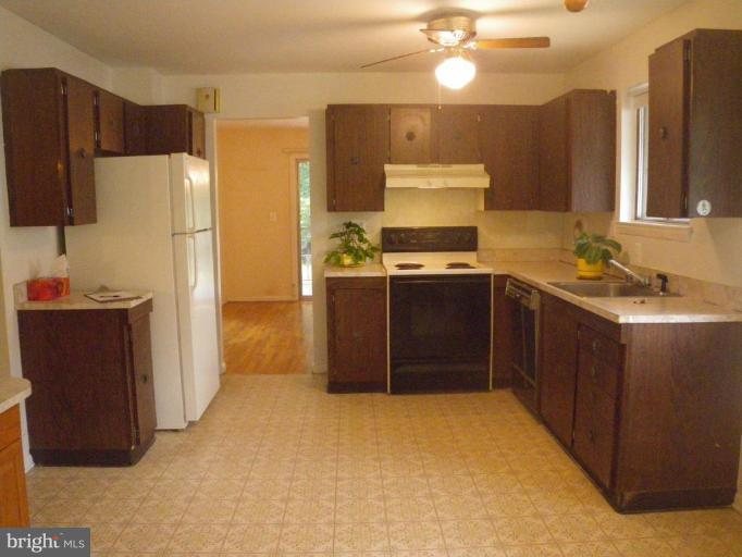 3622 Templar Road Randallstown, MD 21133 - Photo 11 of 15 Kitchen