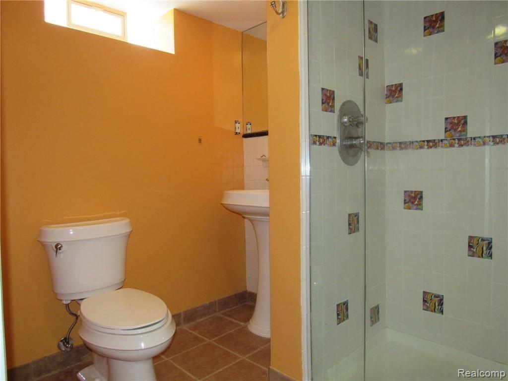 2928 Harvard Road Berkley, MI 48072 - Photo 18 of 21 Beautifully Ceramic-tiled Quality Basement Bathroom