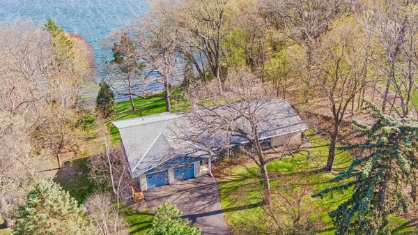 $1,100,000 | 7831 50th Street North, Lake Elmo, MN 55042