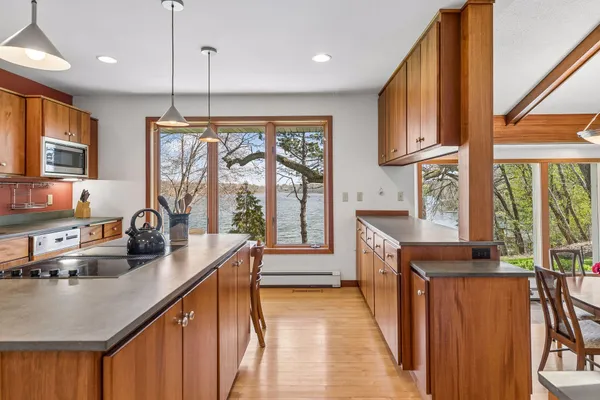 $1,100,000 | 7831 50th Street North, Lake Elmo, MN 55042