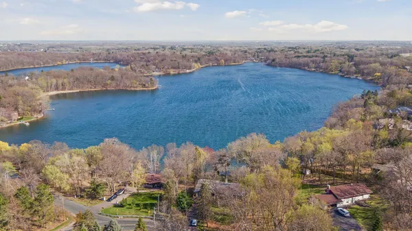 $1,100,000 | 7831 50th Street North, Lake Elmo, MN 55042