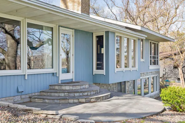 $1,100,000 | 7831 50th Street North, Lake Elmo, MN 55042