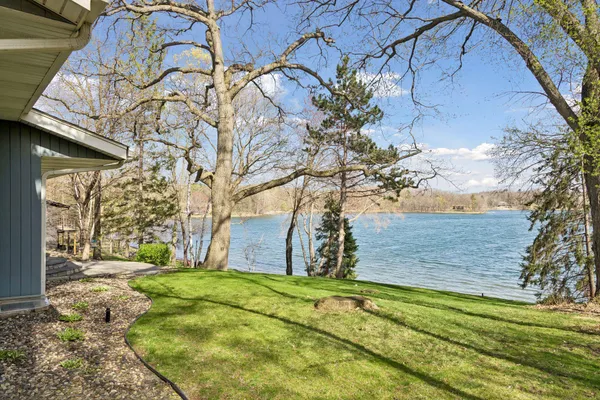 $1,100,000 | 7831 50th Street North, Lake Elmo, MN 55042