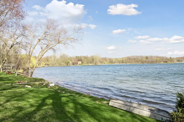 $1,100,000 | 7831 50th Street North, Lake Elmo, MN 55042