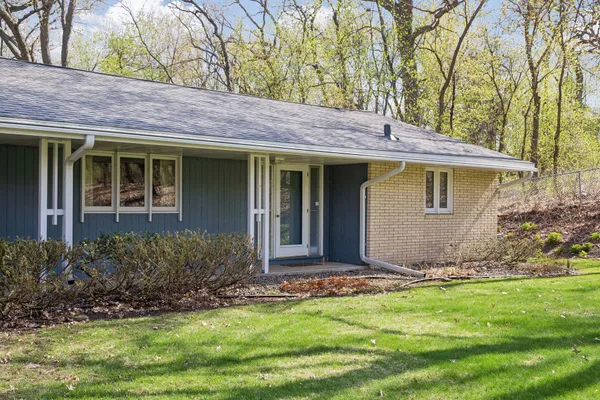 $1,100,000 | 7831 50th Street North, Lake Elmo, MN 55042