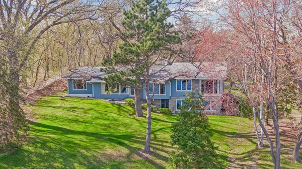$1,100,000 | 7831 50th Street North, Lake Elmo, MN 55042